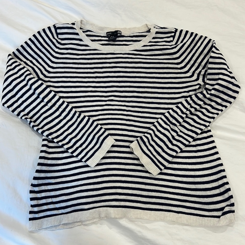 H&M SWEATER!!